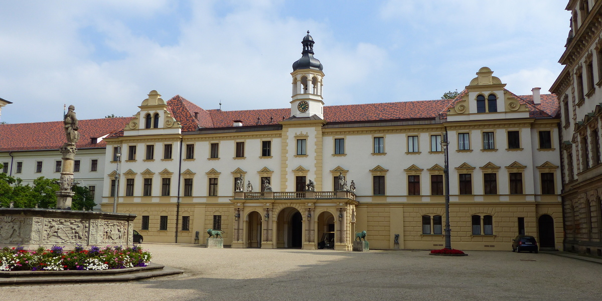 Schloss Thurn Und Taxis