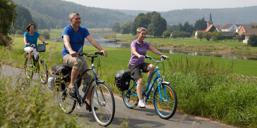 Radler auf dem Weserradweg