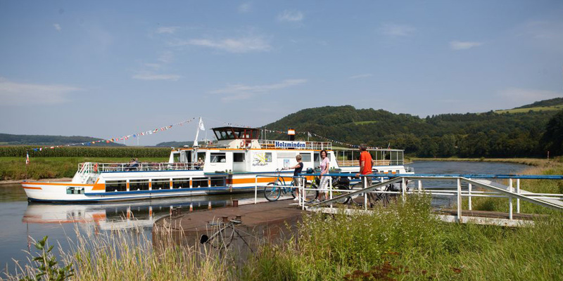 Schiff auf der Weser bei Reileifzen