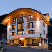Kirchwirt Appartements & Café-Bistro-Bar KIWI